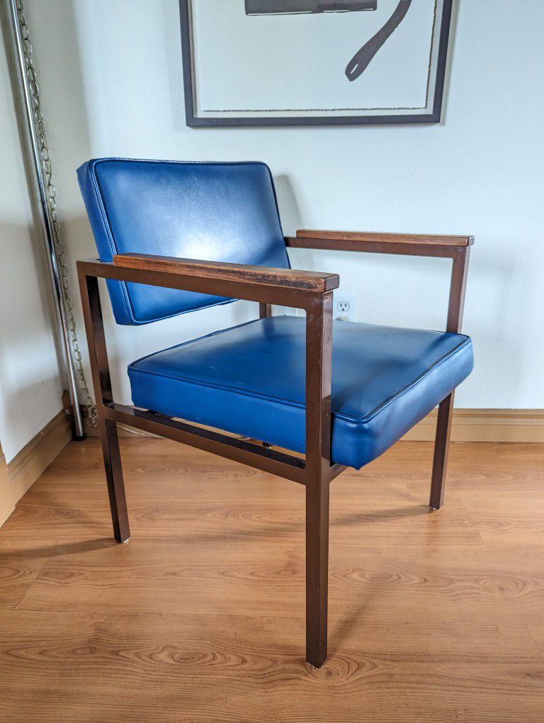 Mid Century Modern Blue Steelcase Tanker Desk Reception Chairs