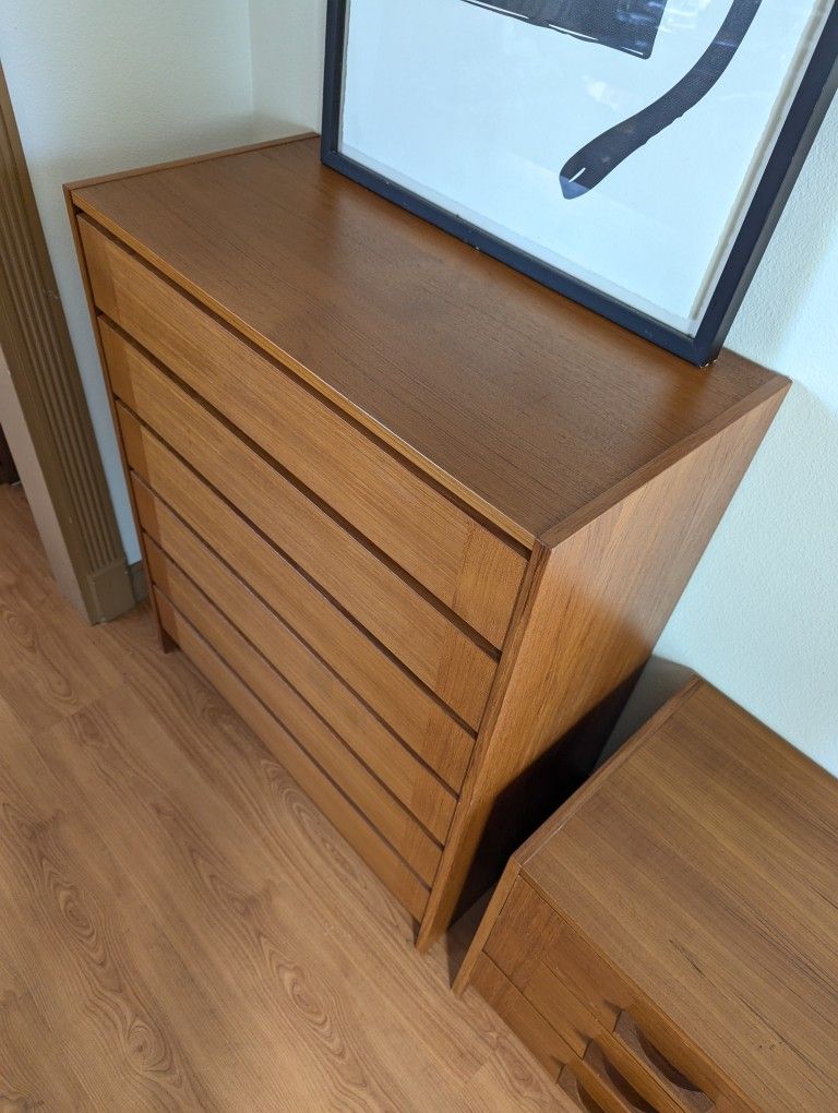 Danish Modern 6 Drawer Teak Lingerie Dresser Chest & 3 Drawer Nightstand Set