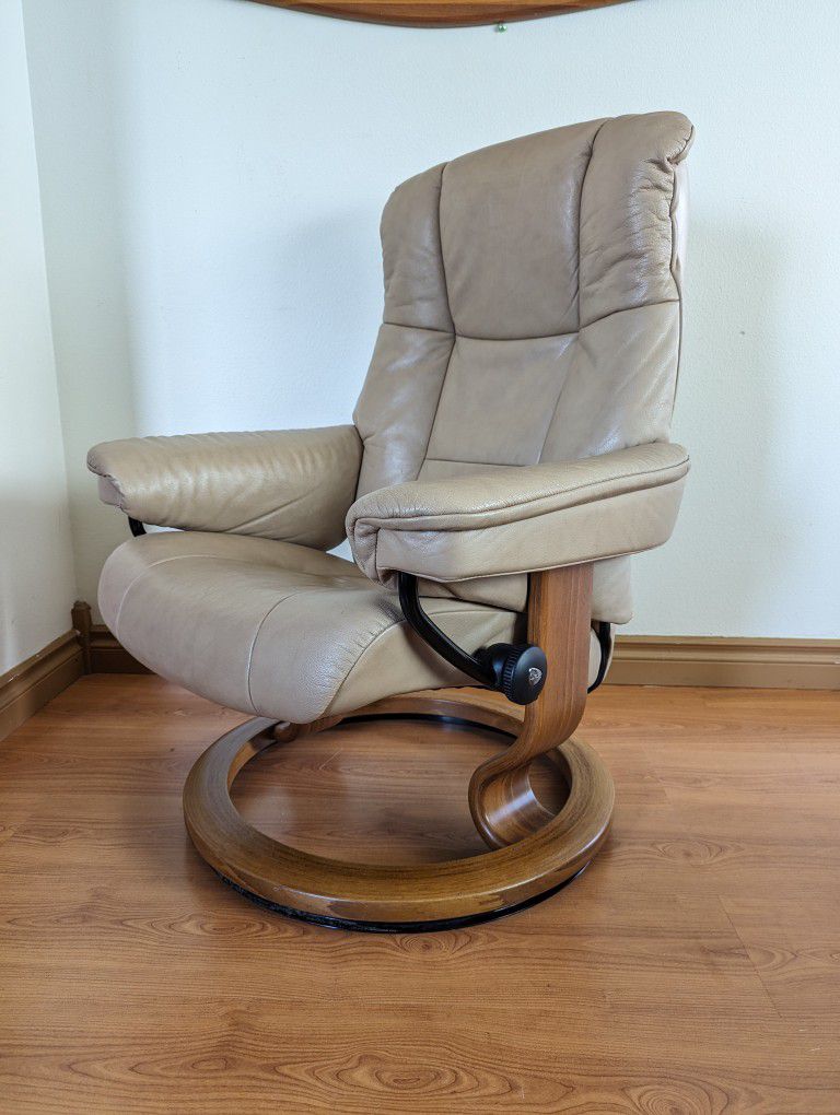 Ekornes Stressless Sand Paloma Leather & Teak Recliner & Ottoman