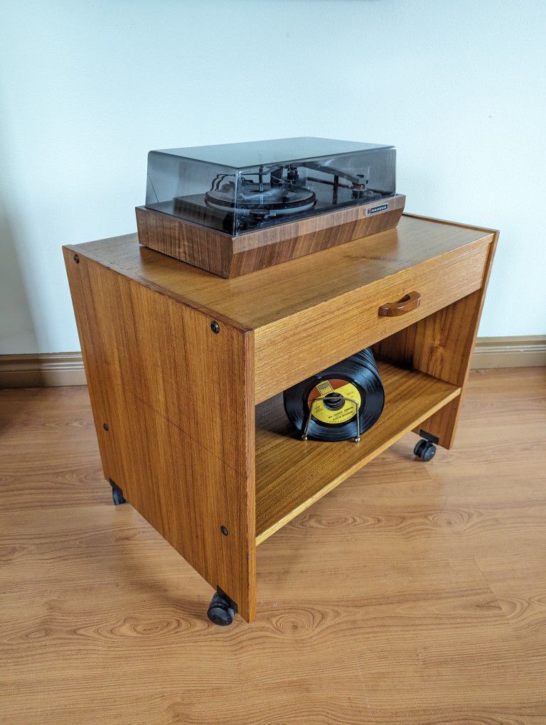 Mid Century Danish Modern Teak Rolling Media Cart / Record Player Stand / Nightstand