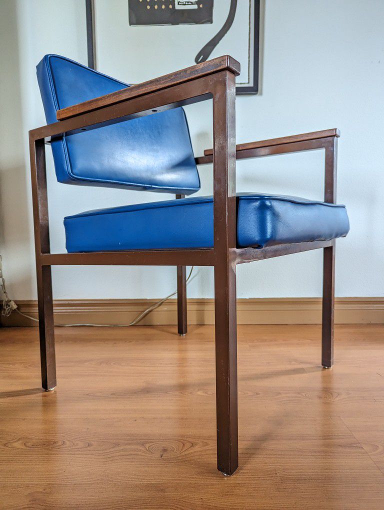 Mid Century Modern Blue Steelcase Tanker Desk Reception Chairs