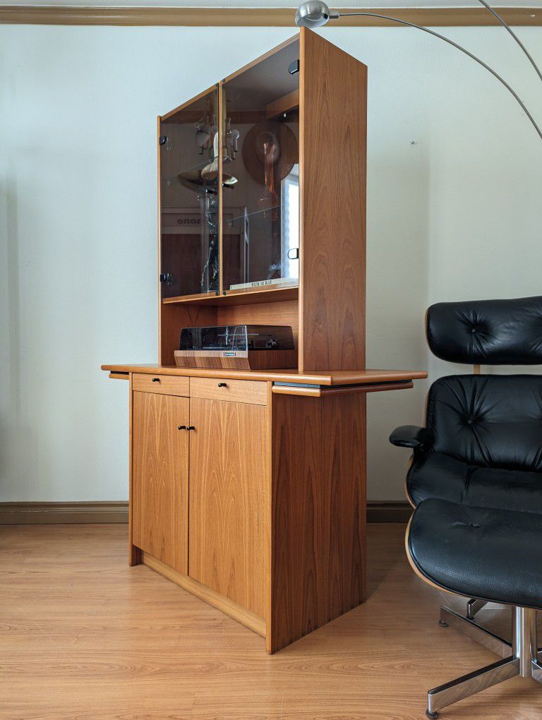 Danish Modern Teak Bar Buffet / Record Player Stand / TV Media Cabinet Credenza