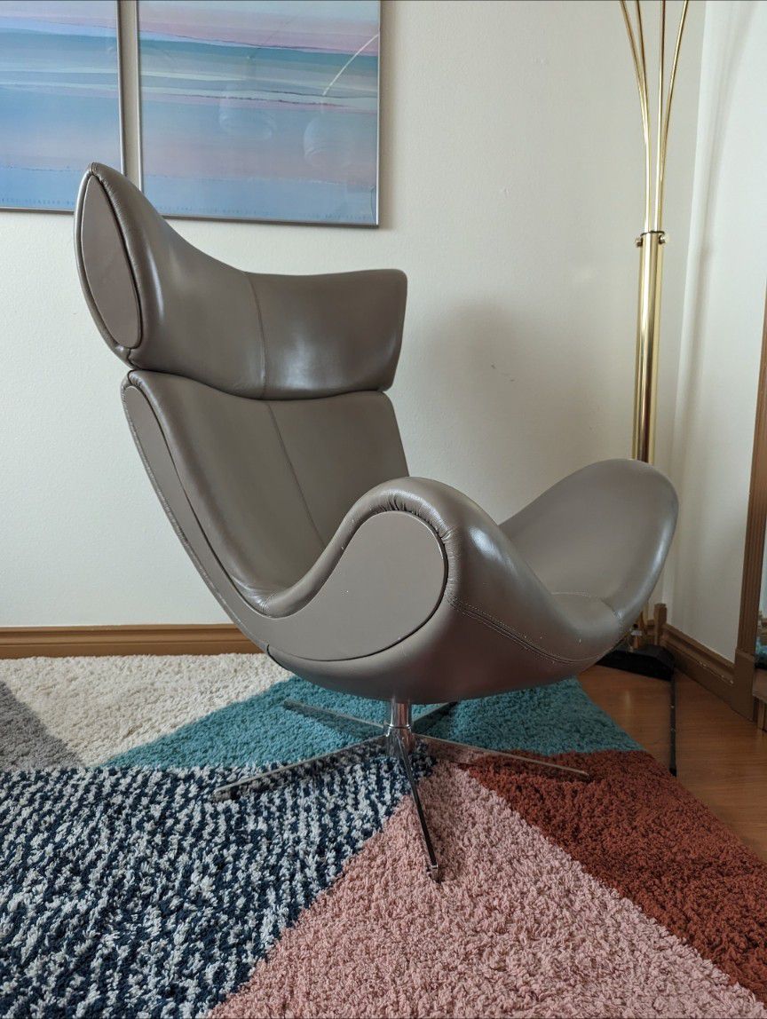 BoConcept Imola Mid Century Egg Lounge Chairs w/ Ottomans