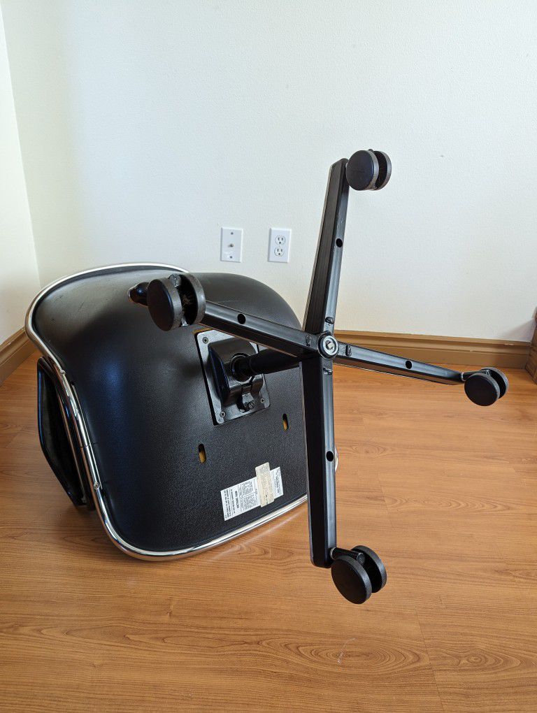 Vintage Pair of Black Leather Desk Chairs by Charles Pollock for Knoll