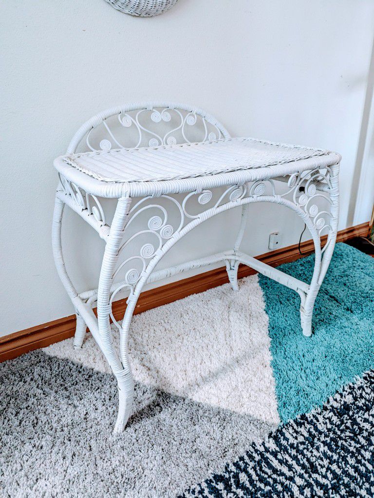 White Wicker Vanity 3 Piece Table, Chair & Mirror Bedroom Set