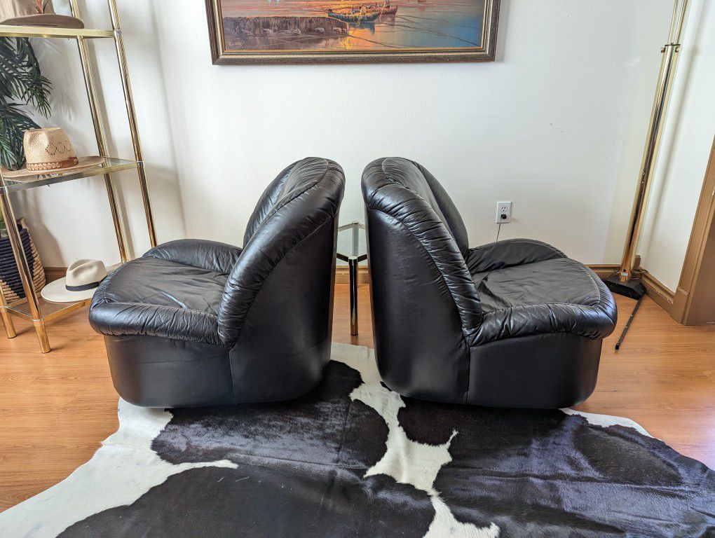 Pair of Postmodern Black Leather Clam Shell Rocking / Swiveling Chairs