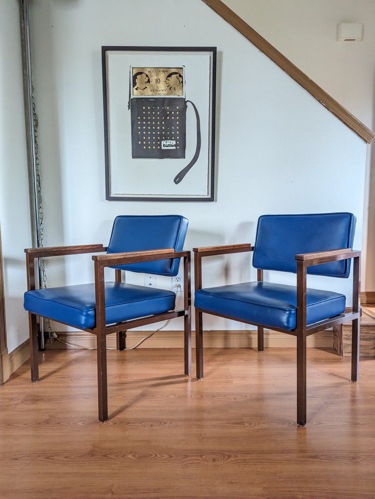 Mid Century Modern Blue Steelcase Tanker Desk Reception Chairs