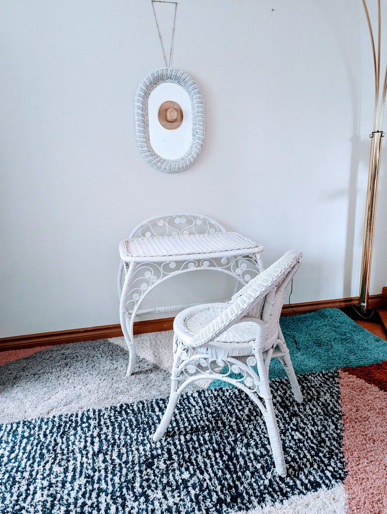 White Wicker Vanity 3 Piece Table, Chair & Mirror Bedroom Set