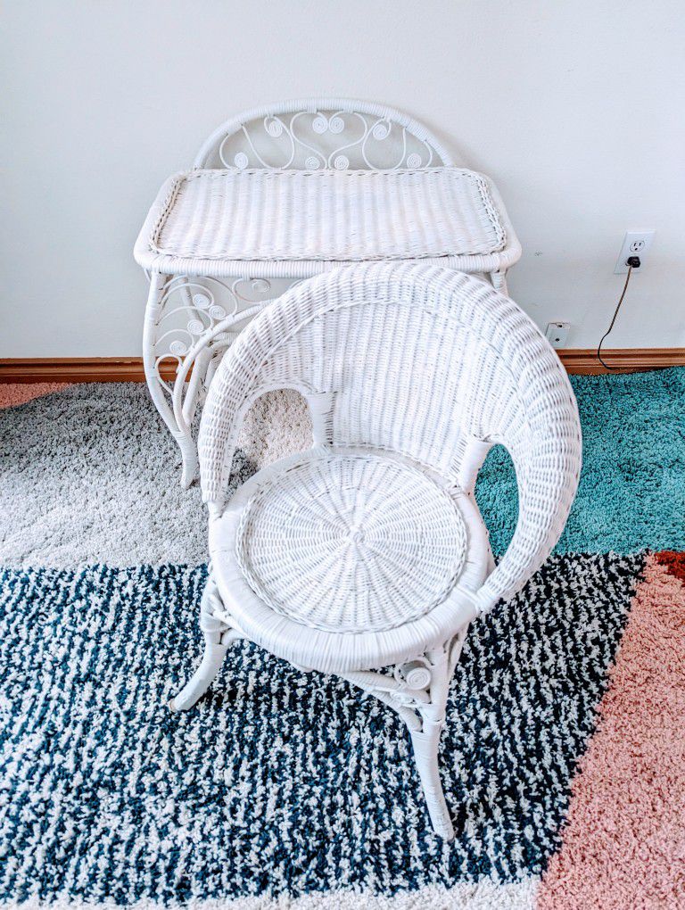 White Wicker Vanity 3 Piece Table, Chair & Mirror Bedroom Set