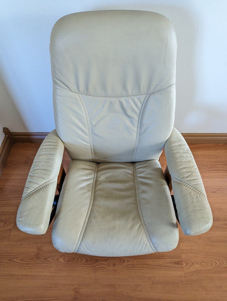 Ekornes Stressless Small Leather Lounge Chair Recliner & Ottoman