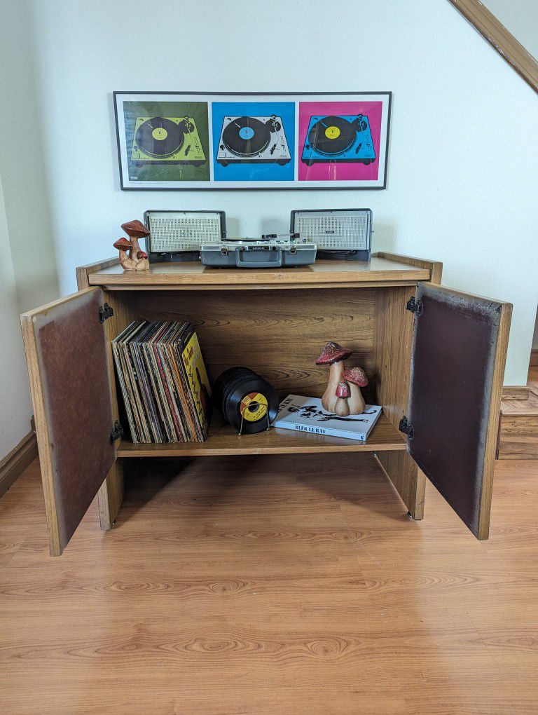 Mid Century Modern Faux Wood Laminate Record Player Credenza / MCM Bar / Media Stand