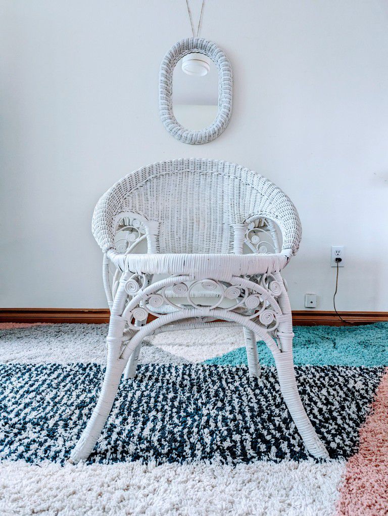 White Wicker Vanity 3 Piece Table, Chair & Mirror Bedroom Set