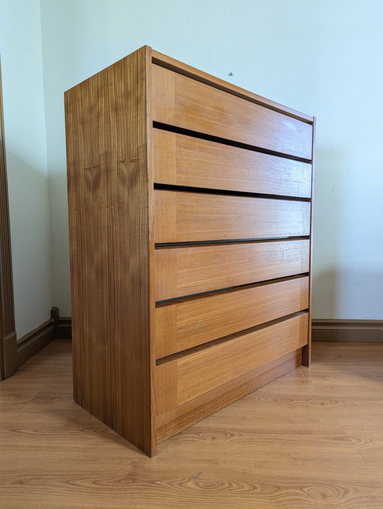 Danish Modern 6 Drawer Teak Lingerie Dresser Chest & 3 Drawer Nightstand Set