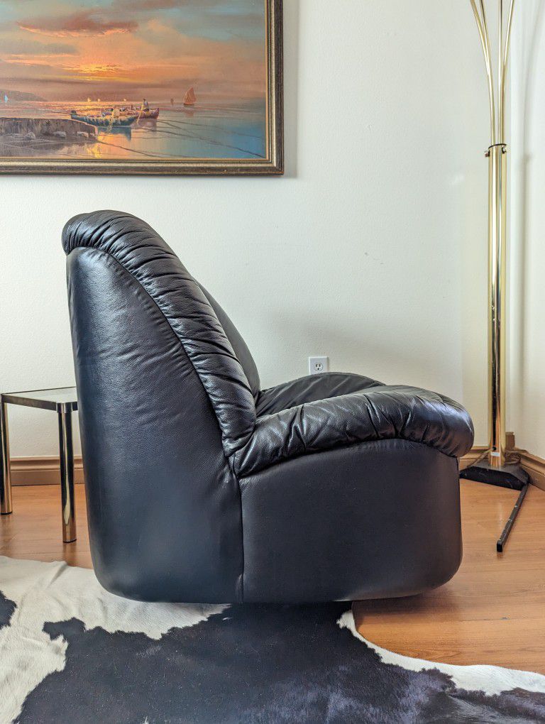 Pair of Postmodern Black Leather Clam Shell Rocking / Swiveling Chairs