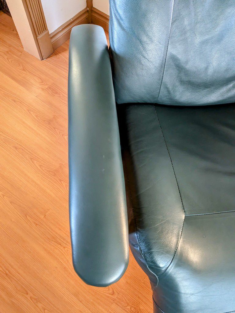 Green Leather Zero Gravity Stressless Lounge Chair