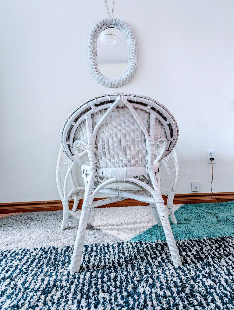 White Wicker Vanity 3 Piece Table, Chair & Mirror Bedroom Set