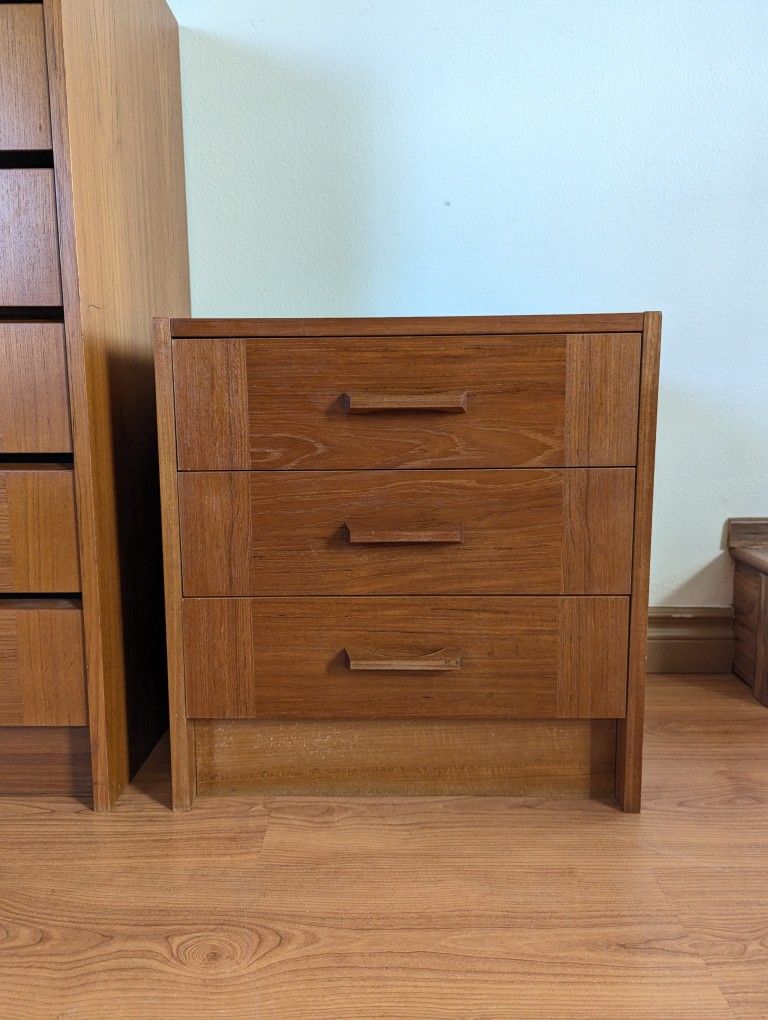 Danish Modern 6 Drawer Teak Lingerie Dresser Chest & 3 Drawer Nightstand Set