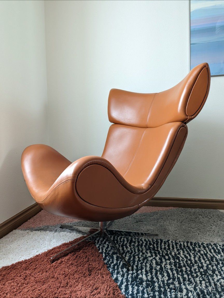 BoConcept Imola Mid Century Egg Lounge Chairs w/ Ottomans