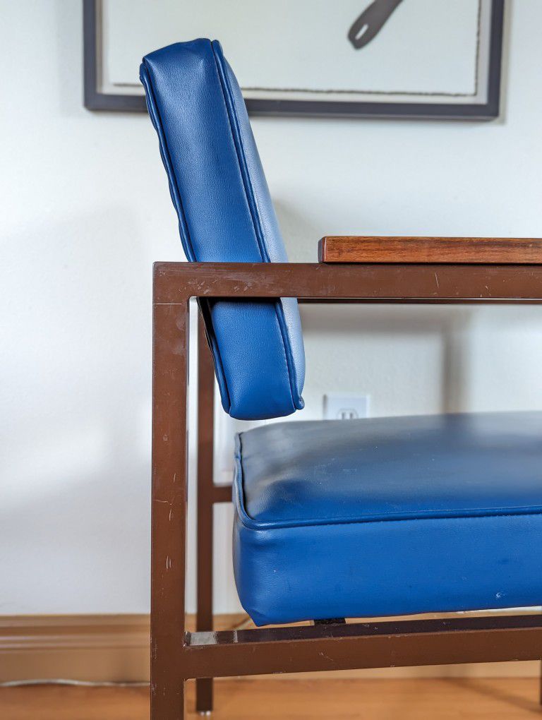 Mid Century Modern Blue Steelcase Tanker Desk Reception Chairs