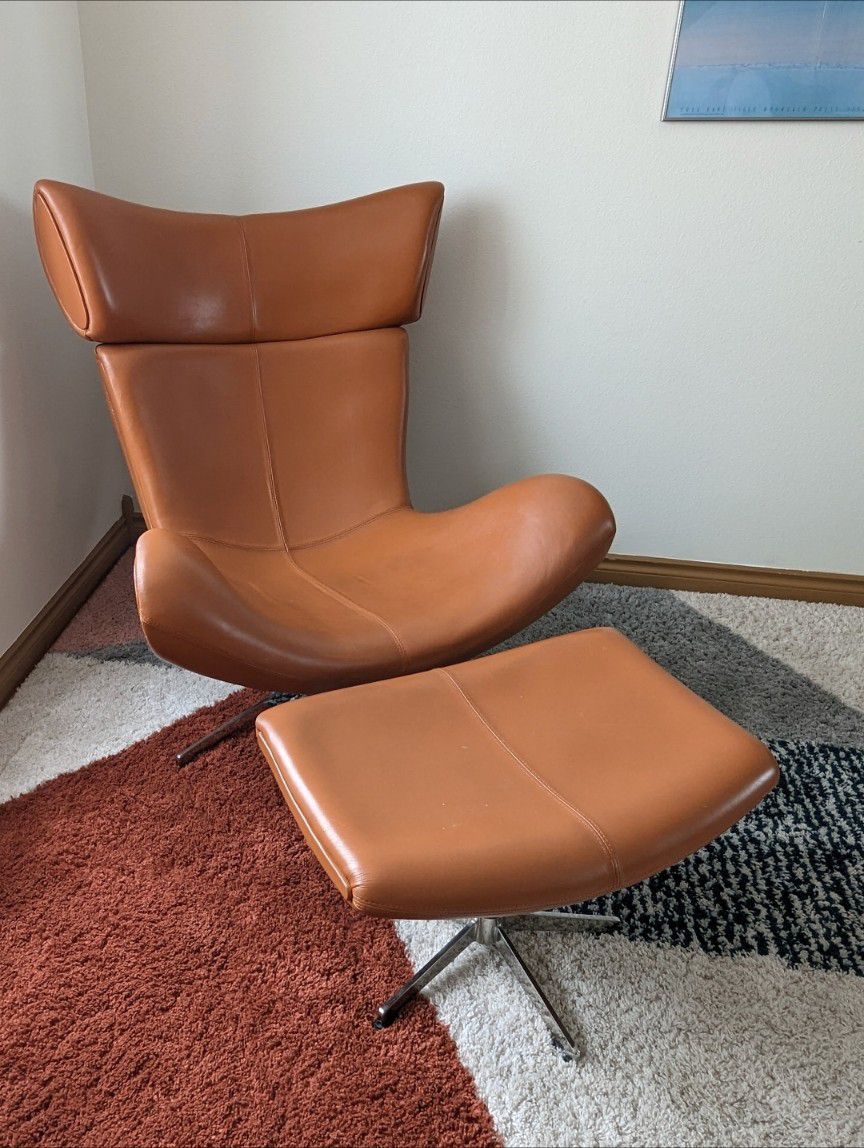 BoConcept Imola Mid Century Egg Lounge Chairs w/ Ottomans