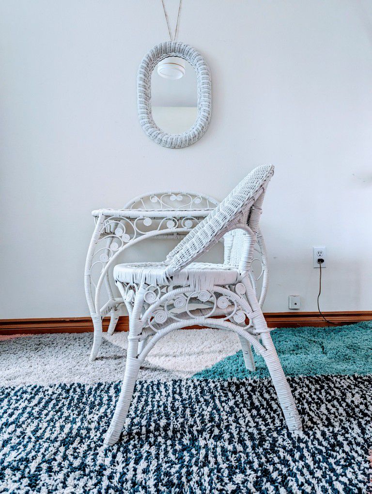 White Wicker Vanity 3 Piece Table, Chair & Mirror Bedroom Set