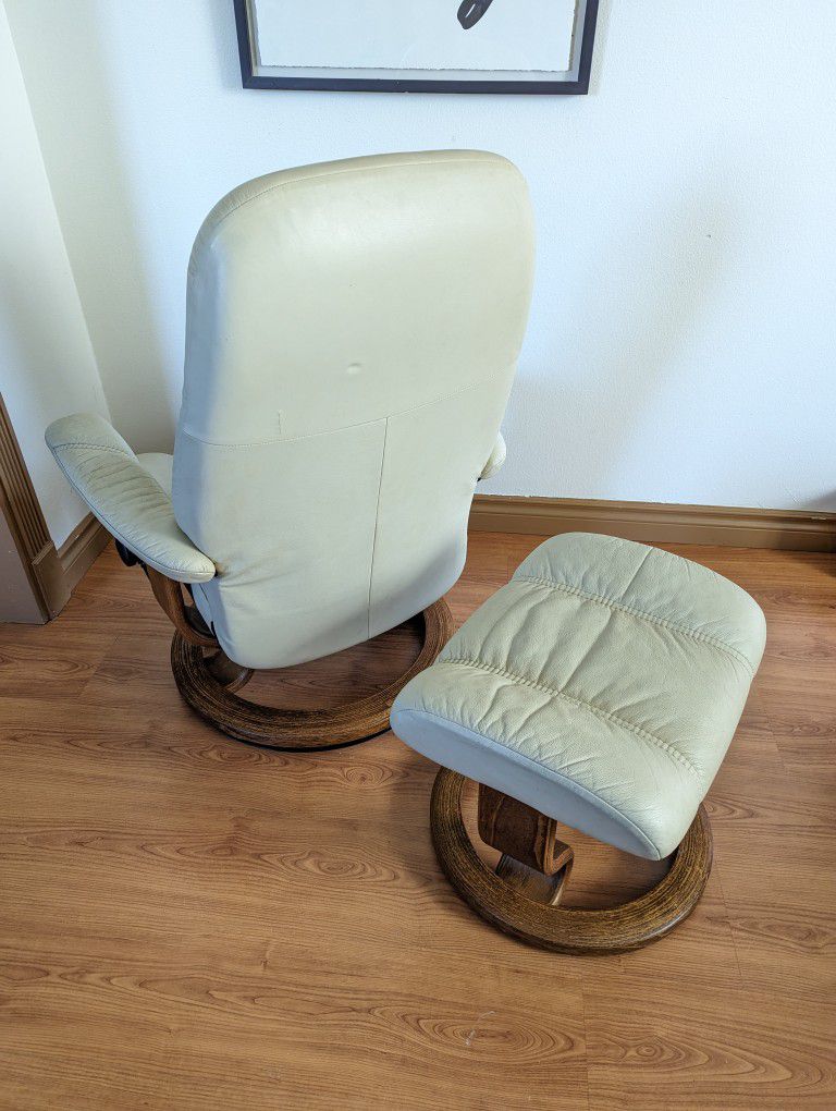 Ekornes Stressless Small Leather Lounge Chair Recliner & Ottoman