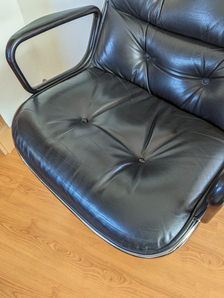 Vintage Pair of Black Leather Desk Chairs by Charles Pollock for Knoll