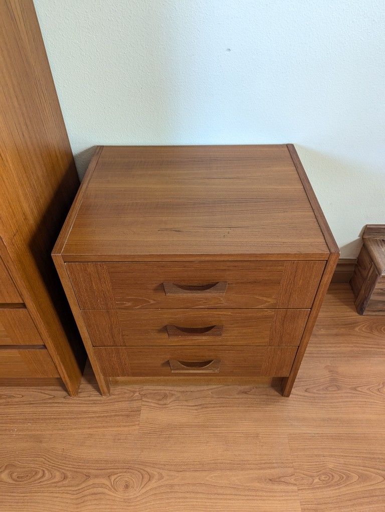 Danish Modern 6 Drawer Teak Lingerie Dresser Chest & 3 Drawer Nightstand Set