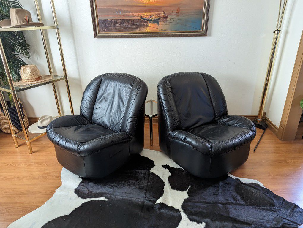 Pair of Postmodern Black Leather Clam Shell Rocking / Swiveling Chairs