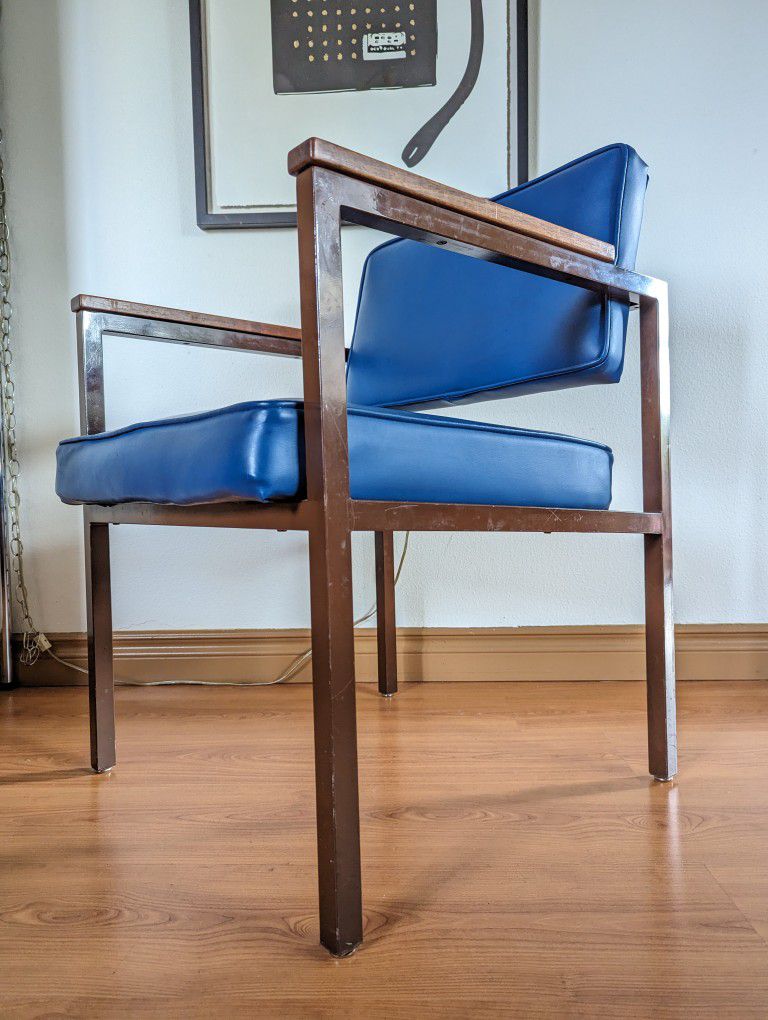 Mid Century Modern Blue Steelcase Tanker Desk Reception Chairs