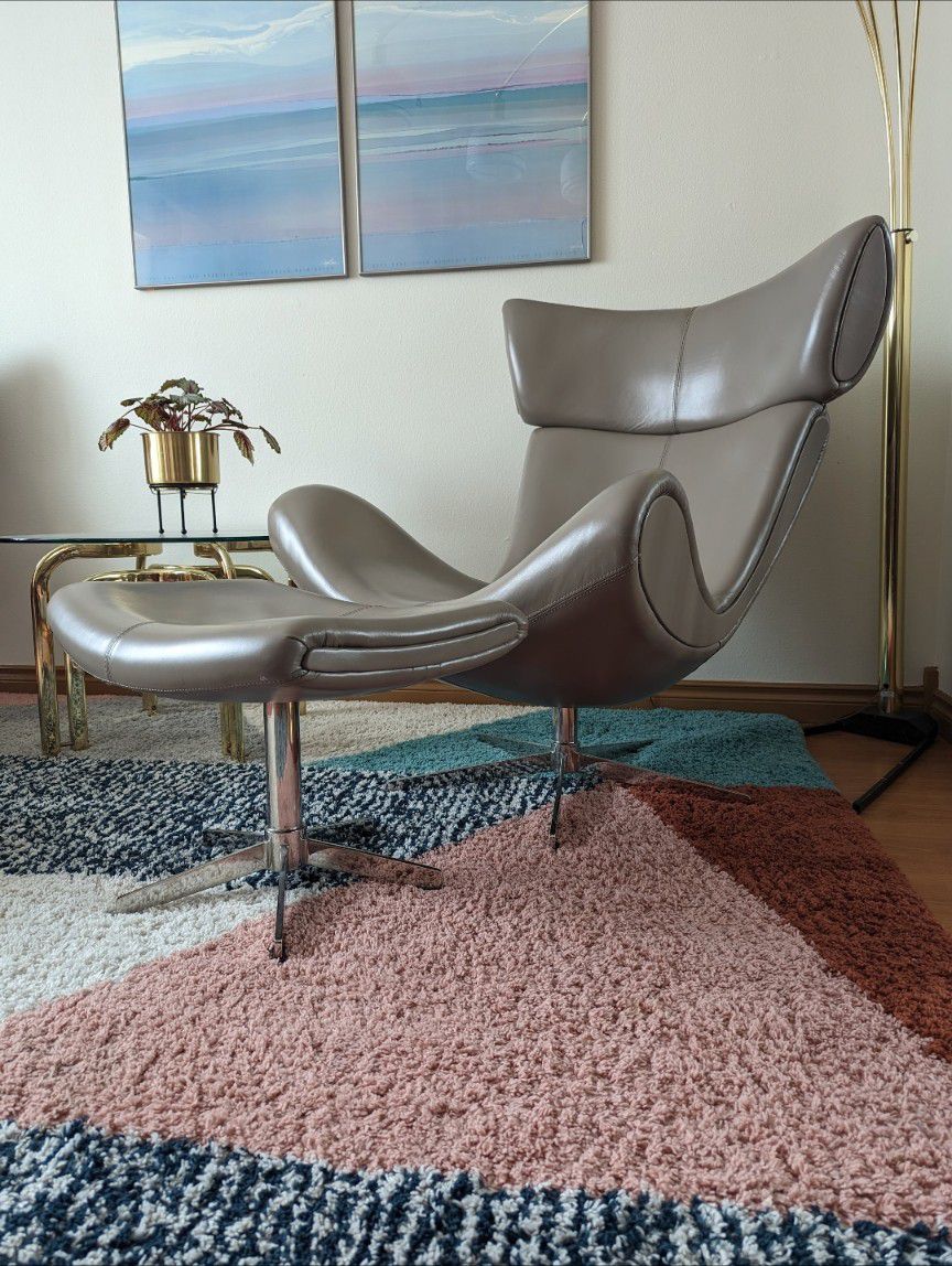 BoConcept Imola Mid Century Egg Lounge Chairs w/ Ottomans