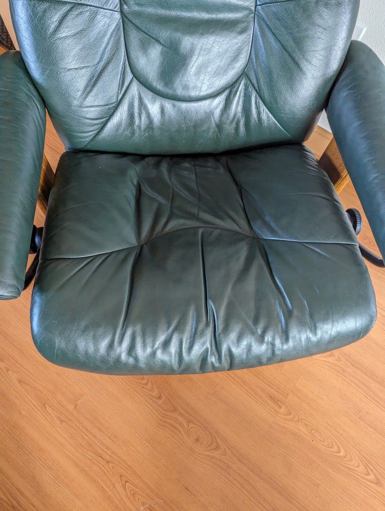 Large Ekornes Stressless Green Paloma Leather & Teak Lounge Chair Recliner & Ottoman