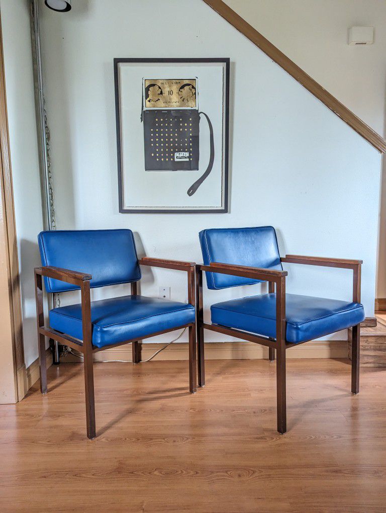 Mid Century Modern Blue Steelcase Tanker Desk Reception Chairs