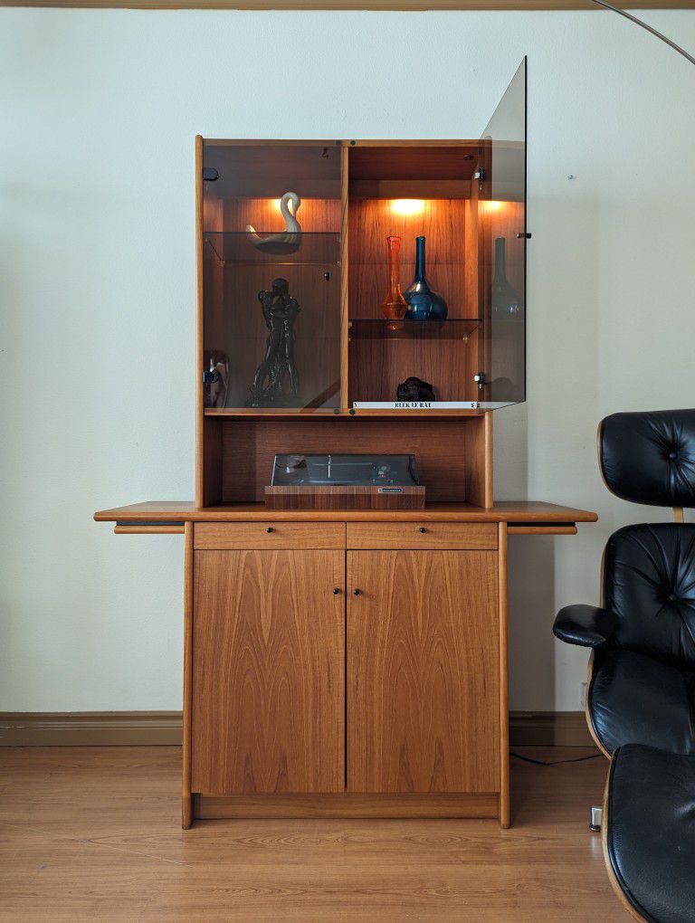 Danish Modern Teak Bar Buffet / Record Player Stand / TV Media Cabinet Credenza