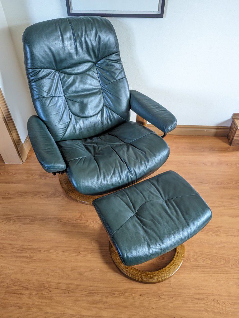 Large Ekornes Stressless Green Paloma Leather & Teak Lounge Chair Recliner & Ottoman