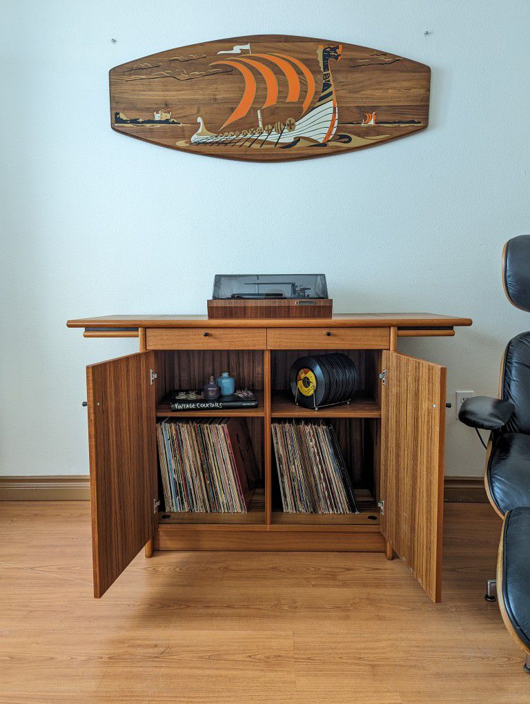 Danish Modern Teak Bar Buffet / Record Player Stand / TV Media Cabinet Credenza