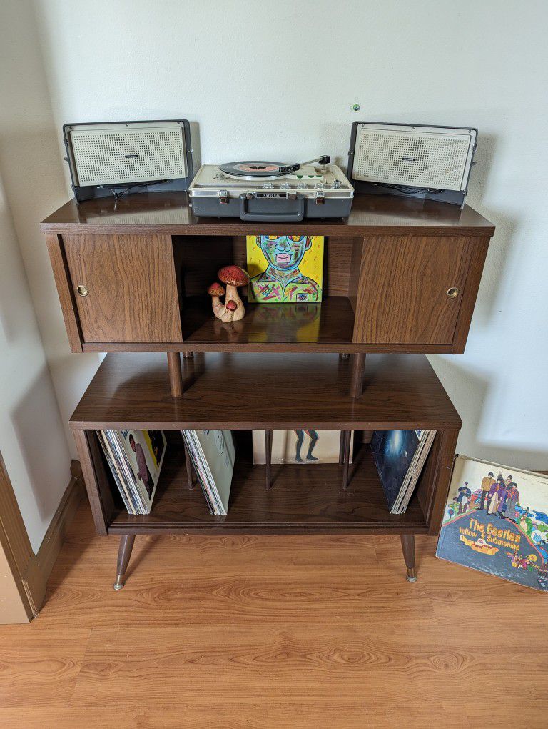 MCM Vinyl Record Storage Cabinet & Bookshelf Display