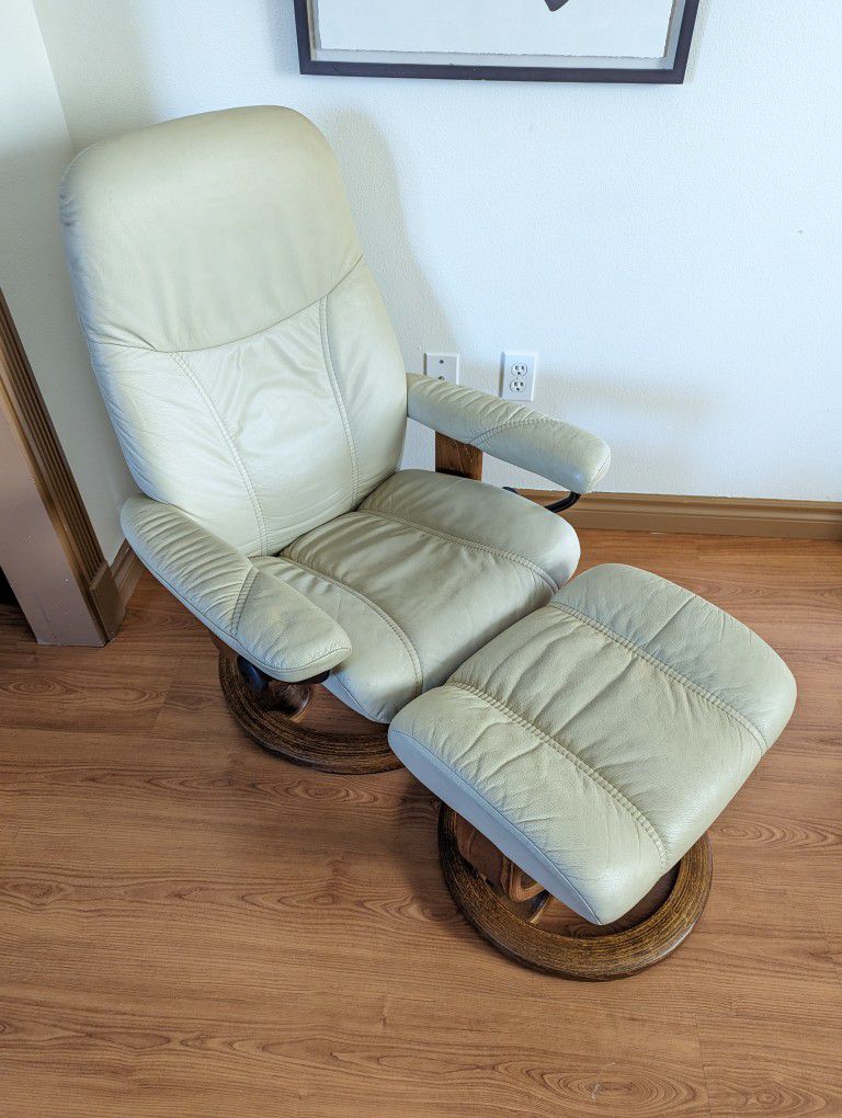 Ekornes Stressless Small Leather Lounge Chair Recliner & Ottoman