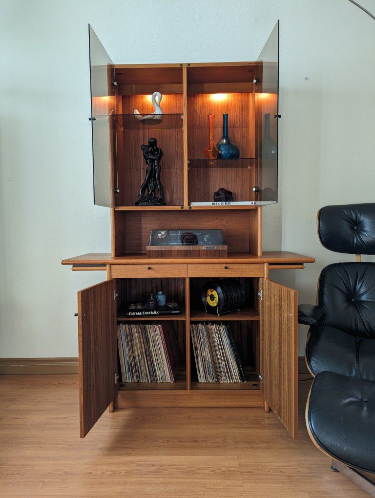 Danish Modern Teak Bar Buffet / Record Player Stand / TV Media Cabinet Credenza