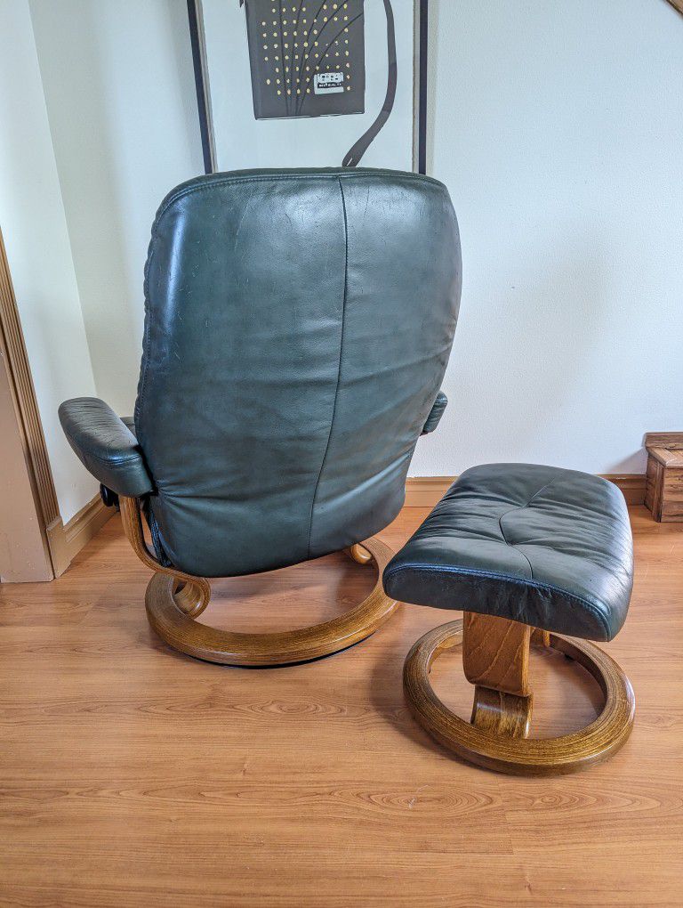 Large Ekornes Stressless Green Paloma Leather & Teak Lounge Chair Recliner & Ottoman