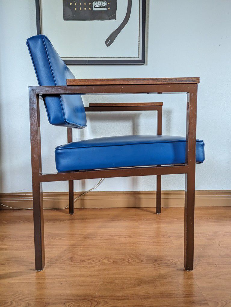 Mid Century Modern Blue Steelcase Tanker Desk Reception Chairs