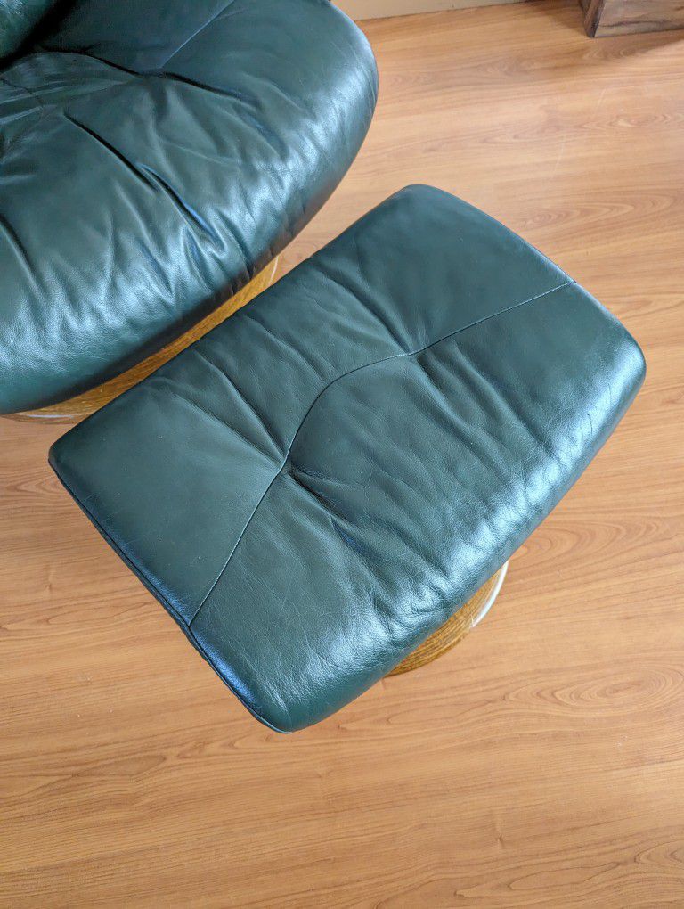 Large Ekornes Stressless Green Paloma Leather & Teak Lounge Chair Recliner & Ottoman