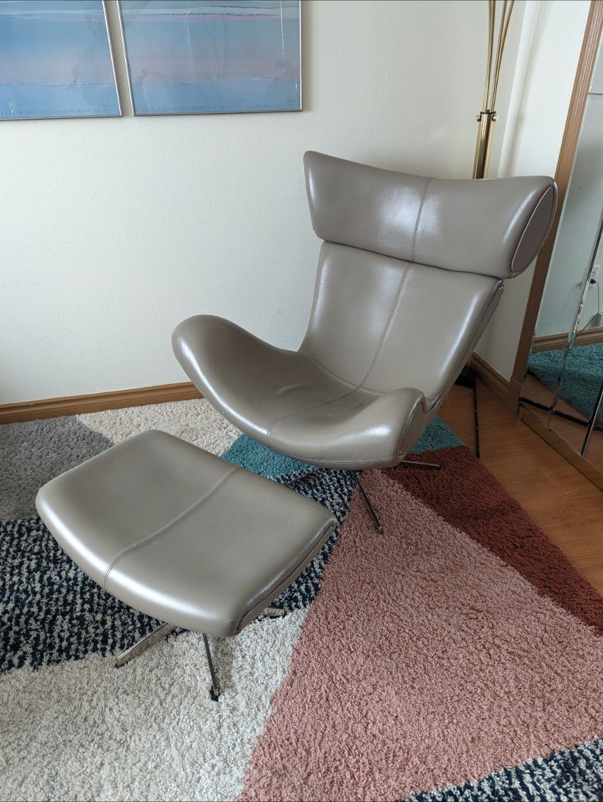 BoConcept Imola Mid Century Egg Lounge Chairs w/ Ottomans