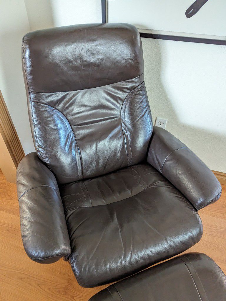 Ekornes Stressless Style Brown Leather Lounge Chair Recliner & Ottoman by Benchmaster